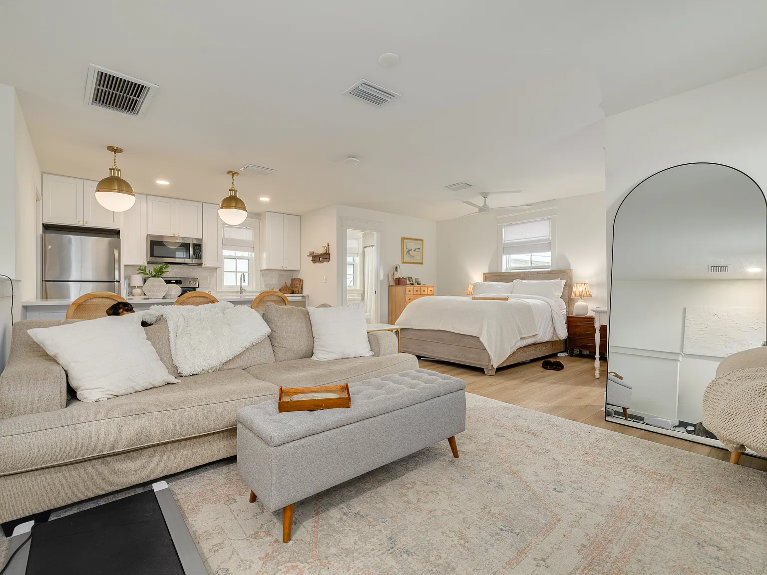 Studio, 617 sqft, $2,100 — Photo 3