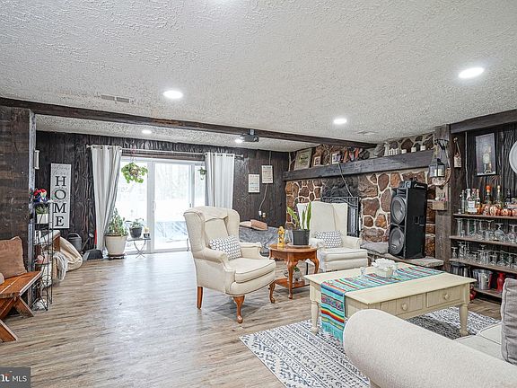 5th image of 18 Sleepy Hollow Rd