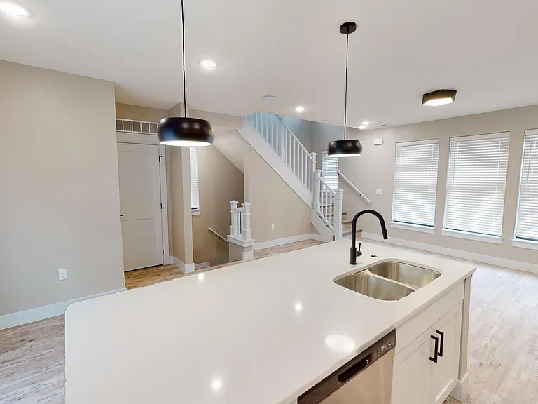 E30 Townhouses E — Photo 10