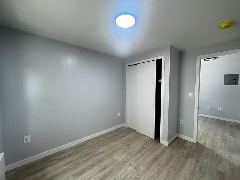 1605 W 8th St #2 — Photo 2