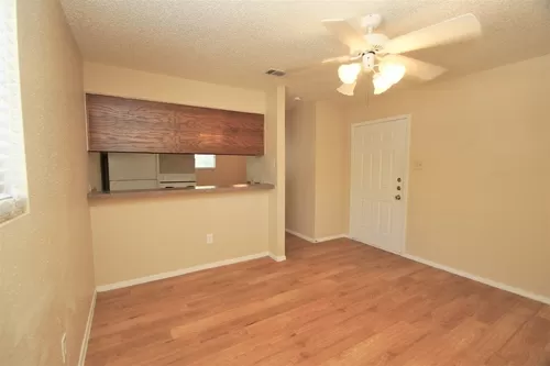 Awesome open Studio Apartments Close to Downtown Photo 1
