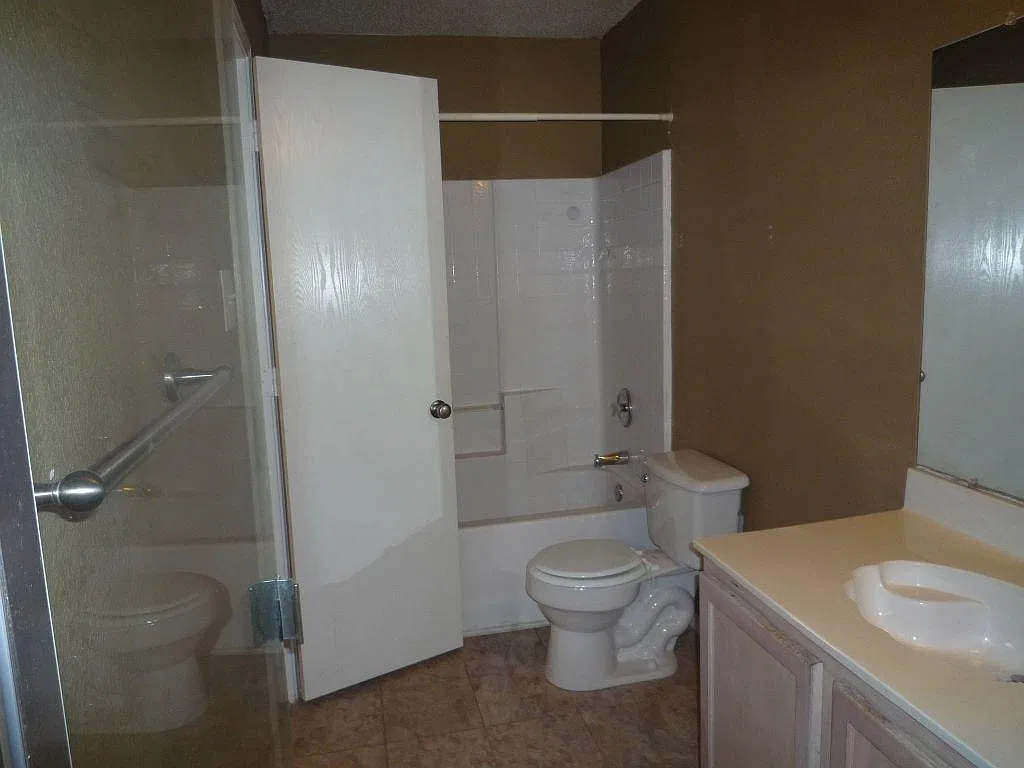 3 bed, 1640 sqft, $2,080 — Photo 4