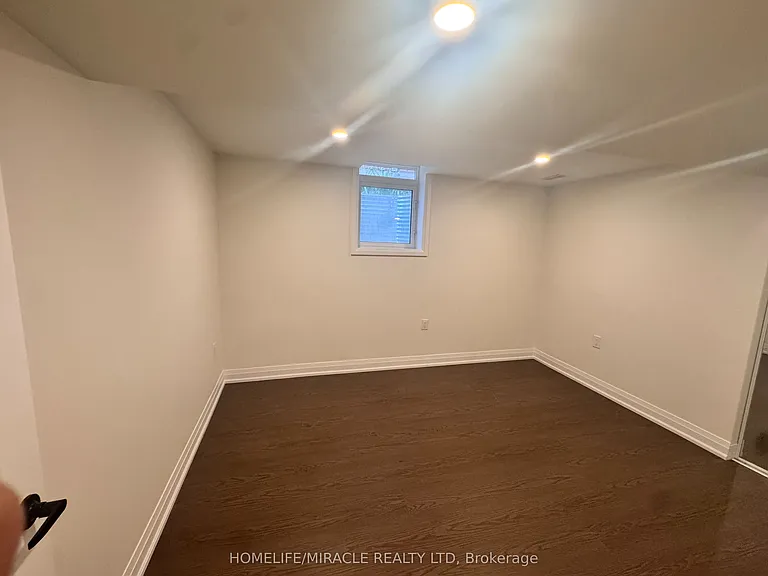 14 Berton Blvd — Photo 14