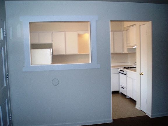 3rd image of 577 Sidney Ave Unit 3B