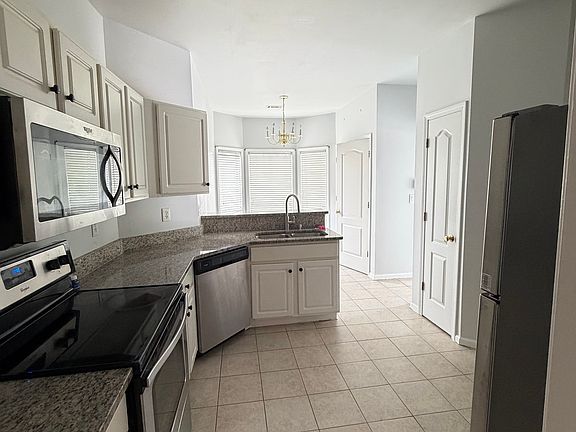 4th image of 5105 Yellow Pine Dr