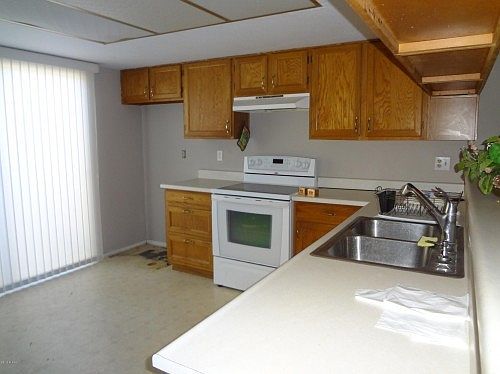 4th image of 2444 E Tracy Ln
