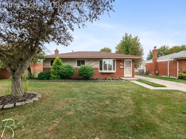 40525 Colony Dr, Sterling Heights, MI 48313