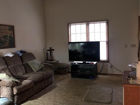4th image of 88 Beaver Dr