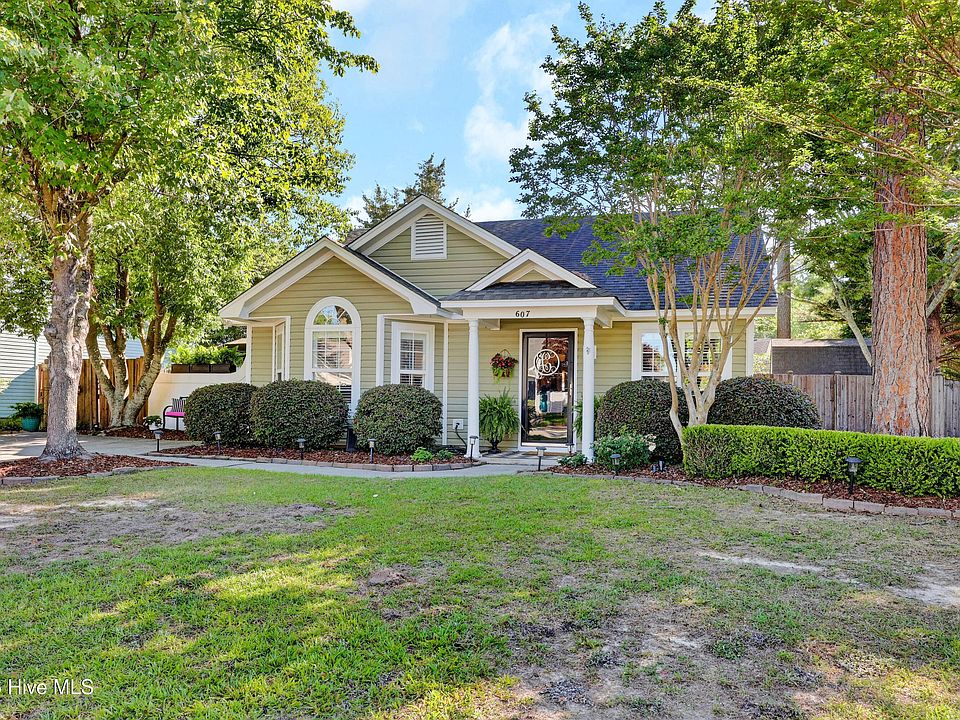 1st image of 607 Hopscotch Court