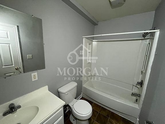 4th image of 1317 Main St APT D