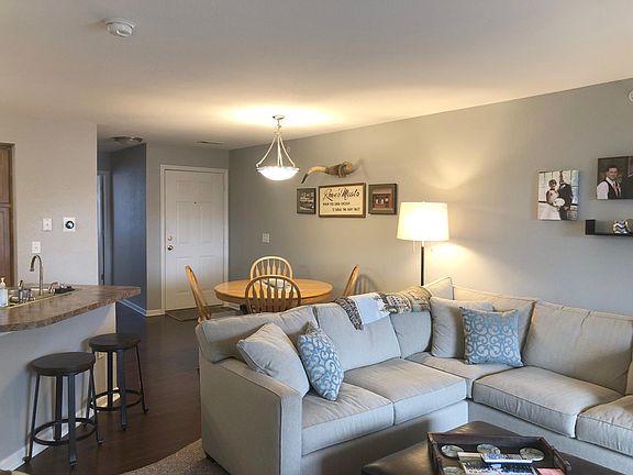 Snack Bar & Dining Area