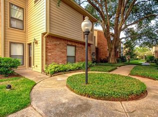936 Memorial Village Dr, Houston, TX 77024