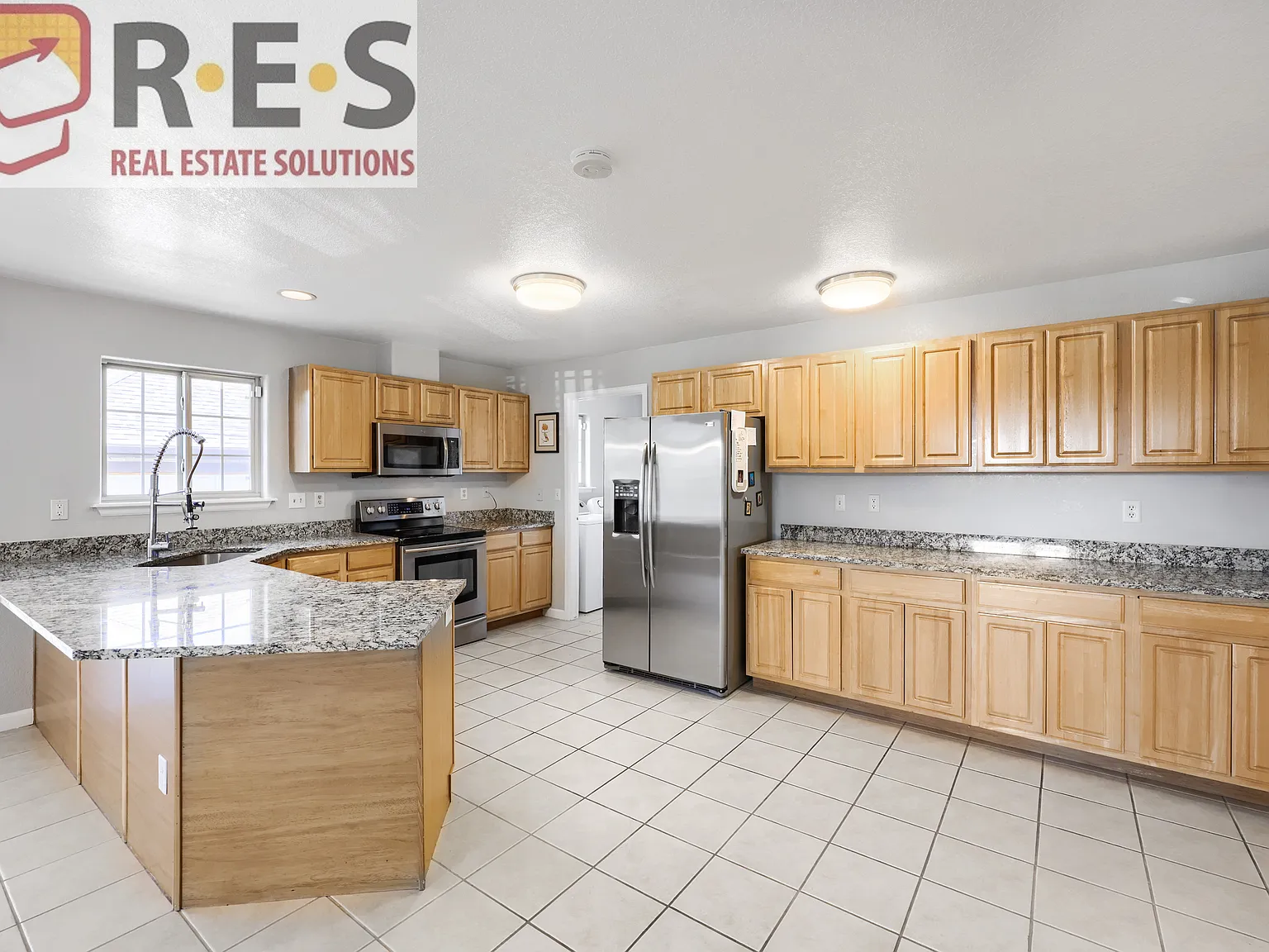 3 bed, 2.5 bath, 1581 sqft, $3,395 — Photo 2