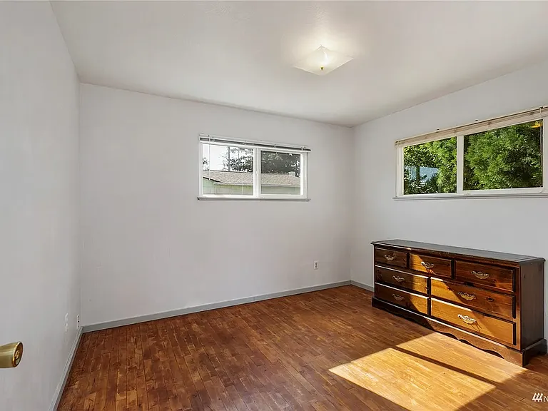 1326 Ivy Rd — Photo 6