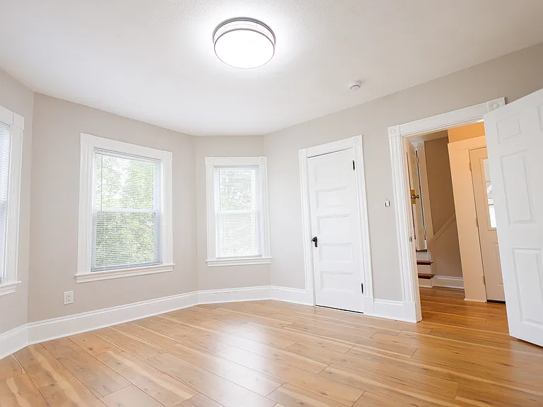 31 Graham St #2 — Photo 4