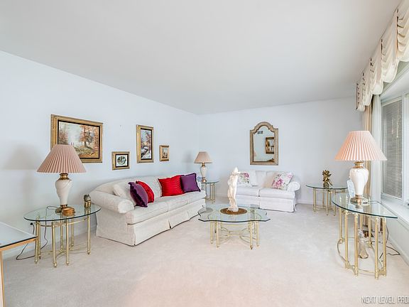 4th image of 8245 Meadowwood Ave