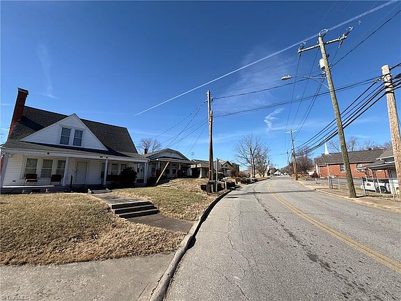 2nd image of 903 Hinshaw St