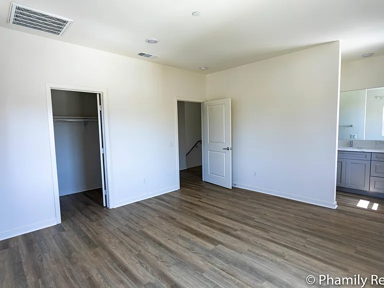 138 Glendora Ave #10 — Photo 7
