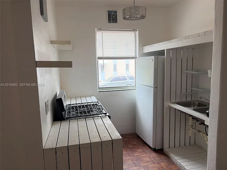 900 Jefferson Ave #2 — Photo 5