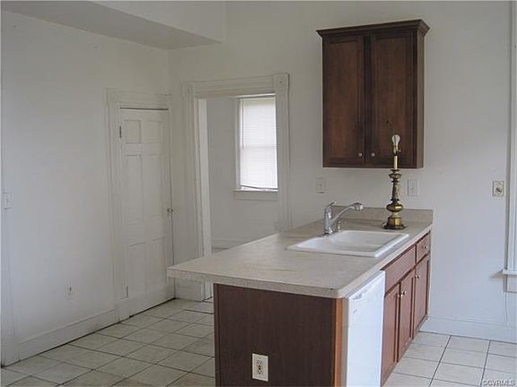 5th image of 2105 Barton Ave