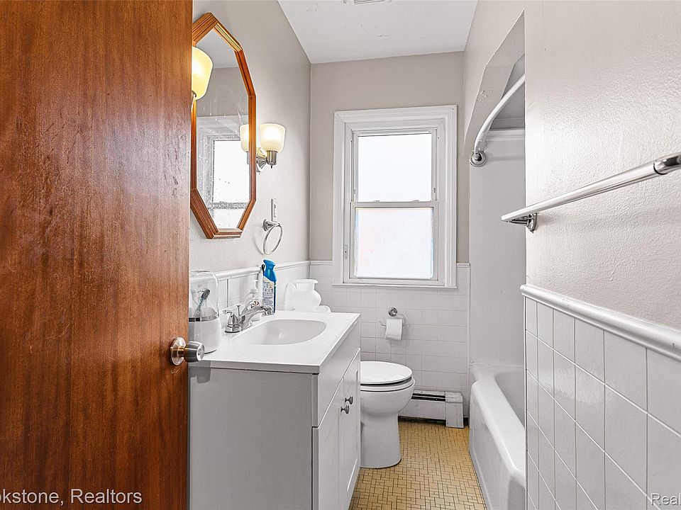 25141 Burt St, photo 22