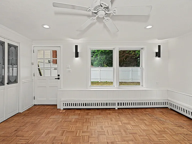 44 Barmore Dr W — Photo 11