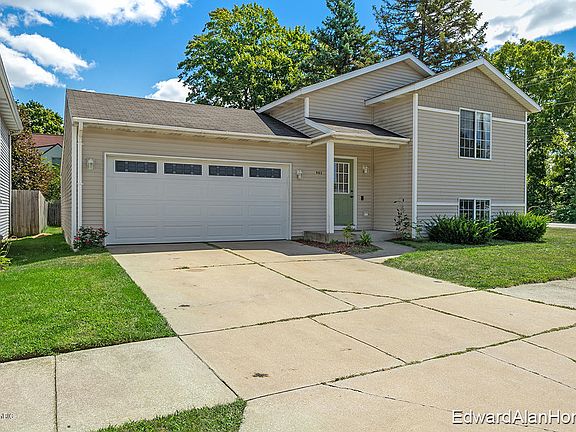 2nd image of 983 Sagewood Ct