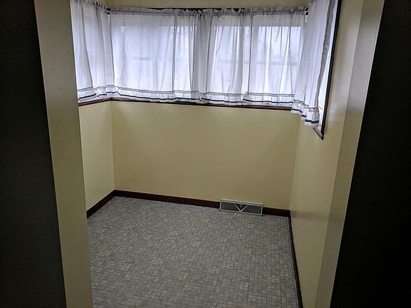 2nd image of 845 Woodrow Ave