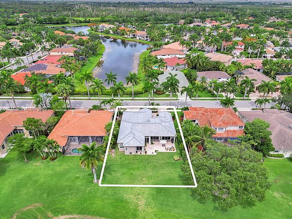 3rd image of 2538 Jardin Dr