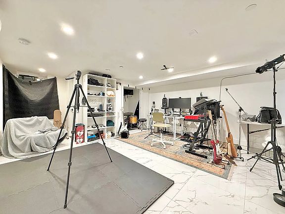 2nd image of 194 Scholes St #1F