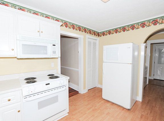 5th image of 110 Argyle Ave