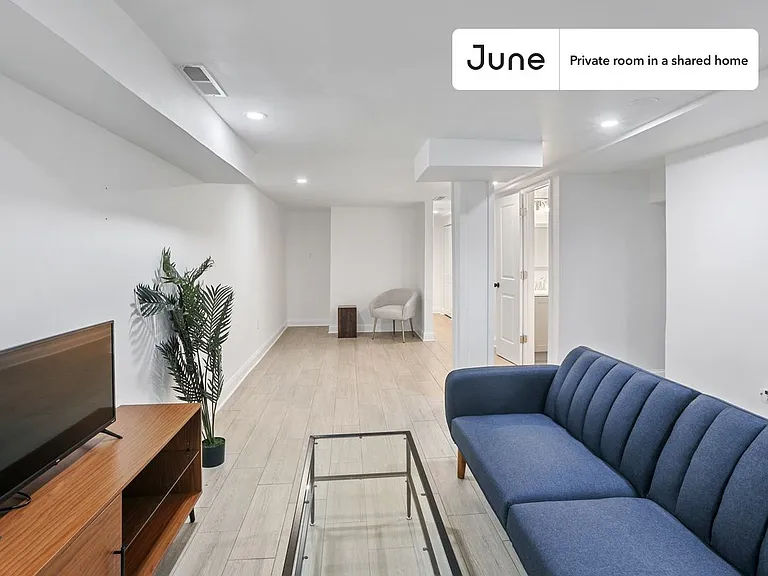 529 42nd St NE #B — Photo 11