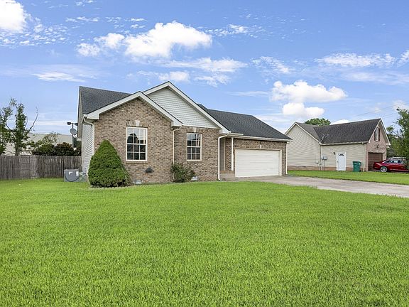 3rd image of 3203 Veranda Cir