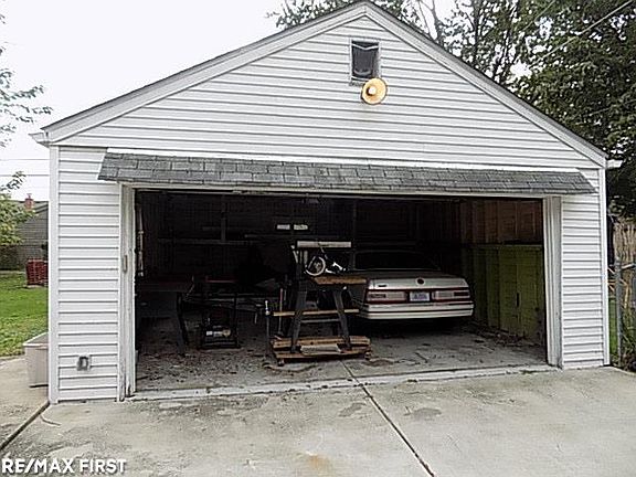 3rd image of 23830 Deziel St
