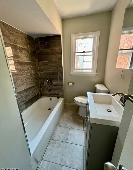 201 E 9th St #1 — Photo 11