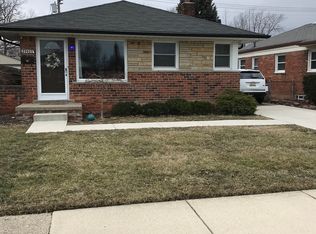 29925 Taylor St, Saint Clair Shores, MI 48082