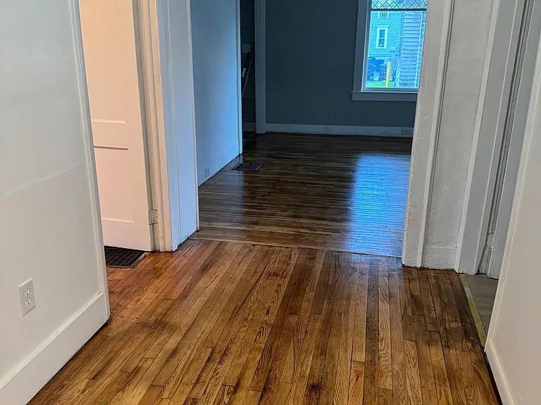 37 E Court St #1/2 — Photo 12