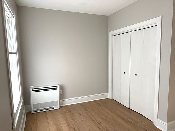 5th image of 130 Neal St