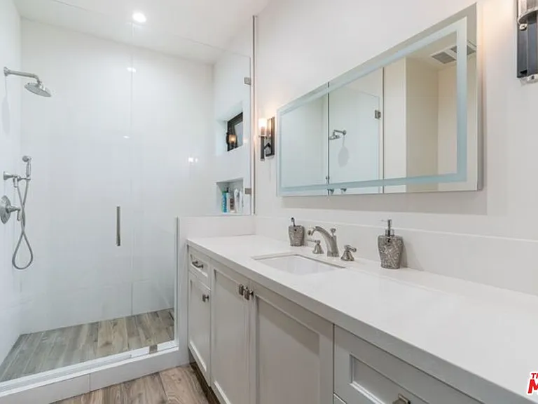 17520 Embassy Dr — Photo 28