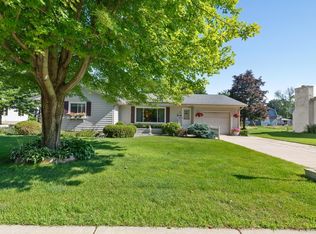 928 8th St SW, Faribault, MN 55021