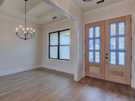 5th image of 77 Lucia Ln