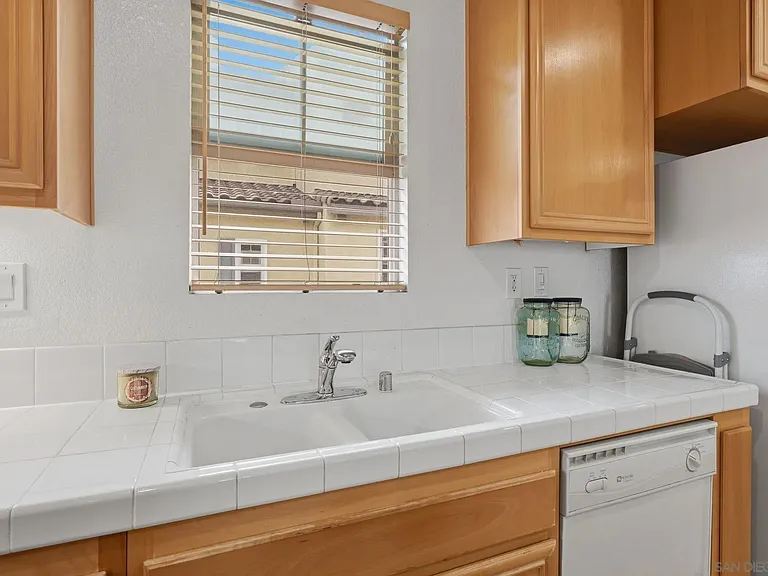 237 Marquette Ave — Photo 14