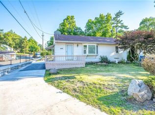 445 E Pleasant View Dr, Des Moines, IA 50315