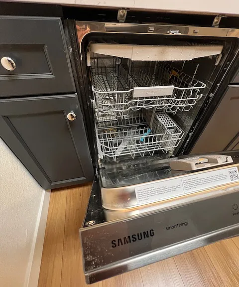 Sansung Dishwwasher BRAND NEW in all new kitchen