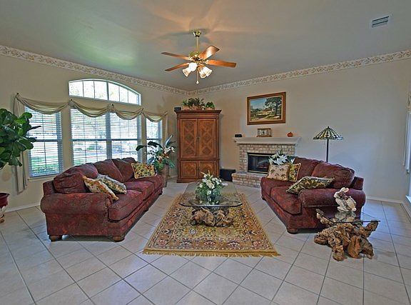 2nd image of 605 Oak Valley Dr