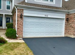642 Citadel Dr, Westmont, IL 60559