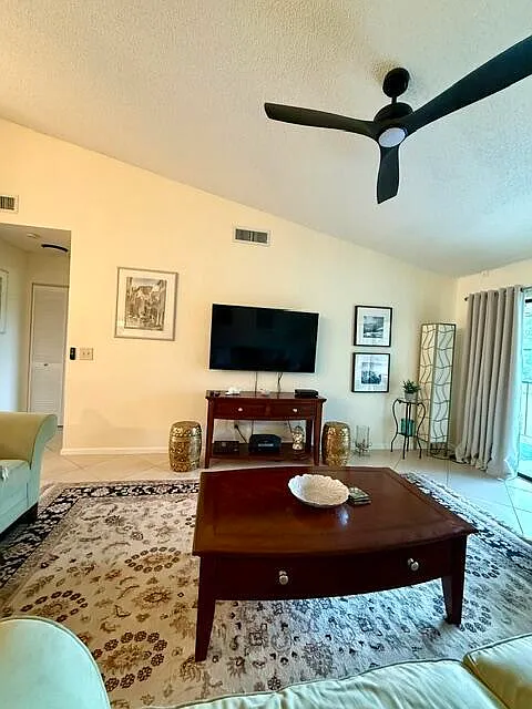 2 bed, 2.0 bath, 1178 sqft, $4,000 — Photo 3