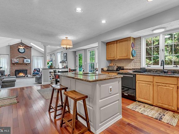 4th image of 1720 Jasper Ln