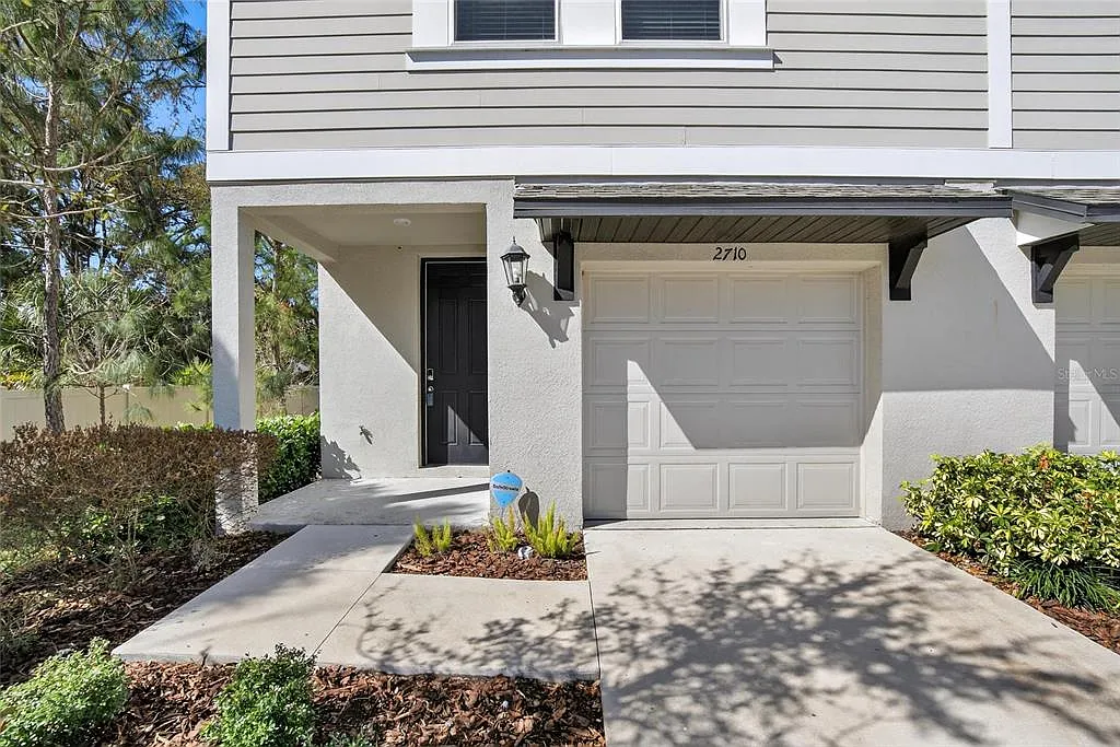 3 bed, 2.5 bath, 1525 sqft, $2,100 — Photo 4