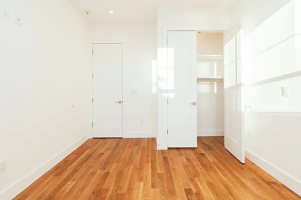 Rented by Nooklyn NYC LLC | media 25